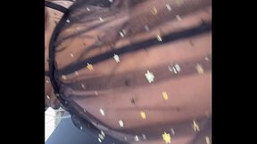 Aimerais-tu me l&eacute_cher ma chatte dans un endroit public? Toilettes, club...