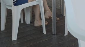 Sexy dangling sexy italian foot at the bar Hd