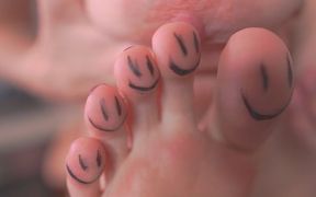 Extreme Toes Close-up in HD Ultra