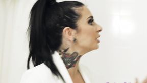 ”Tatted masseuse banged after massage”