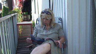 Doggystyle pleasure with a really confident blonde mommy