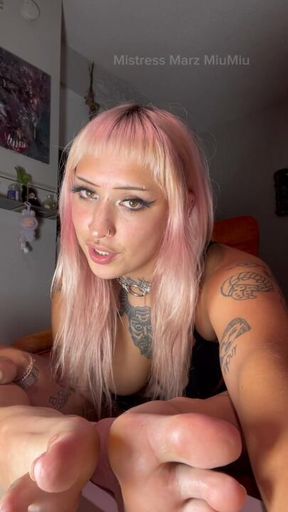 Goon to Mistress Marz MiuMiu's Feet