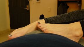 Bella Trix foot lap tease gray toes
