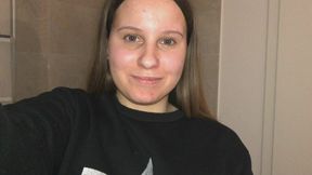 BBW German Teen Lisa2001 pisses for the first time