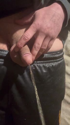 Outdoor pissing alone