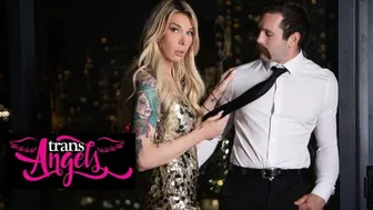 Tattooed Aubrey Kate gives blowjob in cab and takes cum on tits