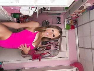 SQUIRTING FROM SEXTOY