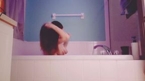 Sultry babe masturbates in a bubble bath