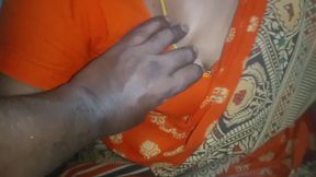 Indian tamil sexy saree aunty super boobs show