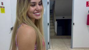 fudendo o cu da vizinha casada que encontrei no elavador - gabily castro