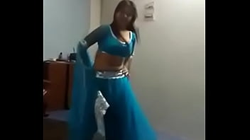 Indian girl dancing for her boyfriend(waowaa)