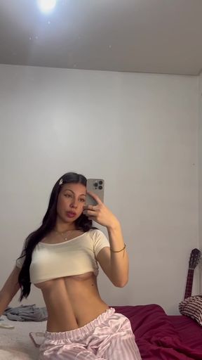 Curvy onlyfan shows off her boobs and abs