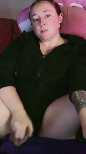 Streamer Girl Fucks Her Pussy with Dildo
