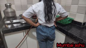 desi ladaki college se akar apane boyfriend ke sath kitchen me kiya sex
