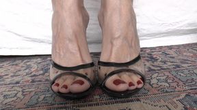 Mature, Sexy Feet in Sexy High-heeled Mules