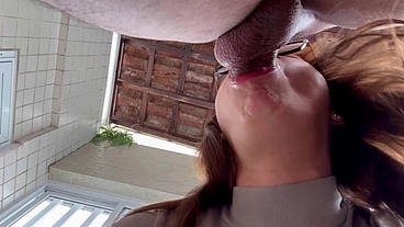 Eu amo gozar sentindo um pau quente no rabo