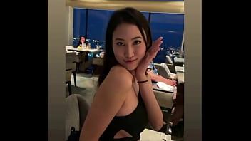 SG milf Melody Sit sideboobs