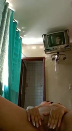 مزه سكسي بتكلم الفحل إلي بينيكها في مكالمة فيديو