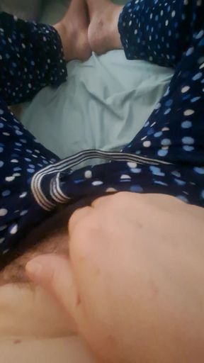 Wife wakes up horny and touches her pussy