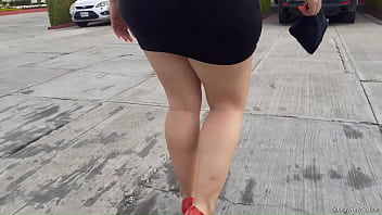 Me voy de escort y el cliente invita a mi marido cornudo a ver como me coge sin cond&oacute_n y a batirme la leche