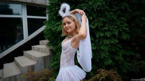 Busty Babe Gives Epic Titjob and Deep Throat Before Taking Cum in Mouth!