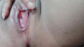I'_M STANDING NEXT TO THE CHRISTMAS TREE AND I'_M STARTING TO HAVE FUN TOUCHING MY VAGINA AND CARESSING MY HOT CLITORIS. I'_M A LADY WHO WANTS TO FUCK ON CHRISTMAS