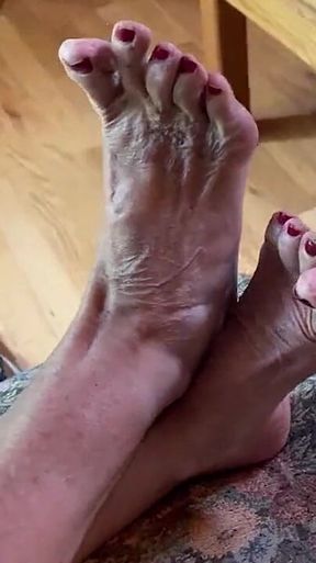 Stepmother Lets Me Jackoff Looking at Her Feet Toes & Arches