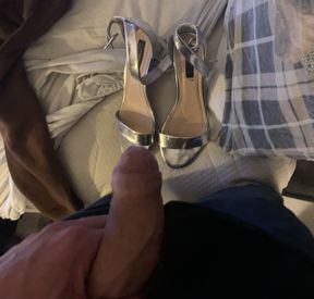 Pissing on shoes