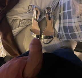 Pissing on shoes