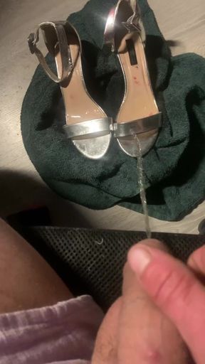 Pissing on shoes