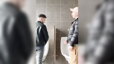Personal trainer fucks bareback his pupil in the gym toilets