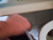 Pisciata nella vasca pissing pee