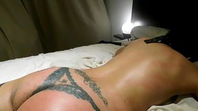 en este video completo les muestro la hermosa verga de uno de mis hijastros y el placer que me da cuando descarga toda su leche en mi culo y toda su furia en mi espalda