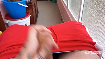 DR PUSSY2 - Ebony novinha viciada em pau enorme e fazer broches tira o leite todo so com a boca quente e faz grande garganta funda quando todos saiem de casa