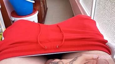 DR PUSSY2 - Ebony novinha viciada em pau enorme e fazer broches tira o leite todo so com a boca quente e faz grande garganta funda quando todos saiem de casa