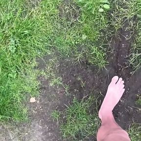 Walking bare foot and naked from car for an in forest for a wank