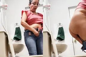 Mature mom shows off her big booty and tits
