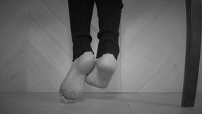 Cynthia - His Face Under petite 22 yo Woman Feet - Black And White Clip - HD 2560x1440