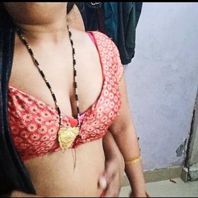 Indian Desi XXX Video. Indian Desi Hot Sexy Bhabhi Aishwarya Ki Chut Ki Gatma Garam Chudai. Indian Desi Hindi BF Video.