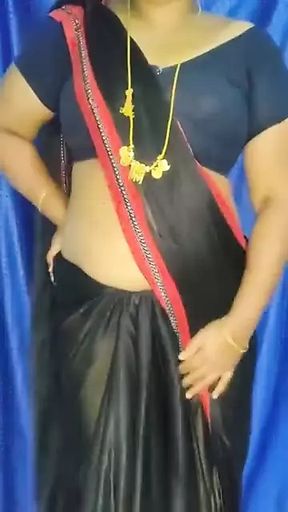 Aunty saree wearing