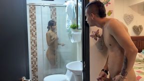 Stepbrother Because You Look at Me While I Bathe. I Take Advantage of the Fact That My Stepsister Showers with the Door Open to