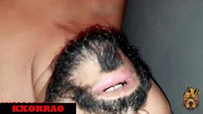 deixando meu rabo bem lubrificado!