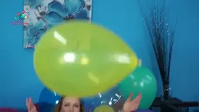 Amber's 17" Sit to Pop