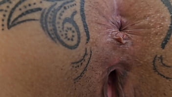 ENPREGADA VEIO FAZER FAXINA E PRA COMPLEMENTA A RENDA FEZ SEXO COMIGO