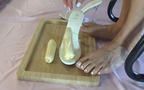 I Crush Bananas with My Beautiful Legs in High Heels