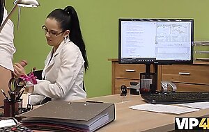 VIP4K. Elis Dark asks for credit and spreads her legs