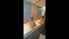 bans la baignoirevideo dan la baignoire