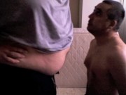 EL GORDO ME DA POLLA, LEFA Y BOFETADAS POR PUTA