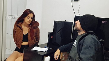 Policial corrupto fode bandida para sua liberdade!
