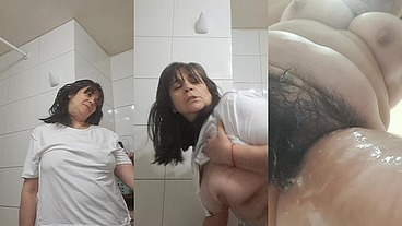 Mom fucked by surprise and creampie standby bathroom
